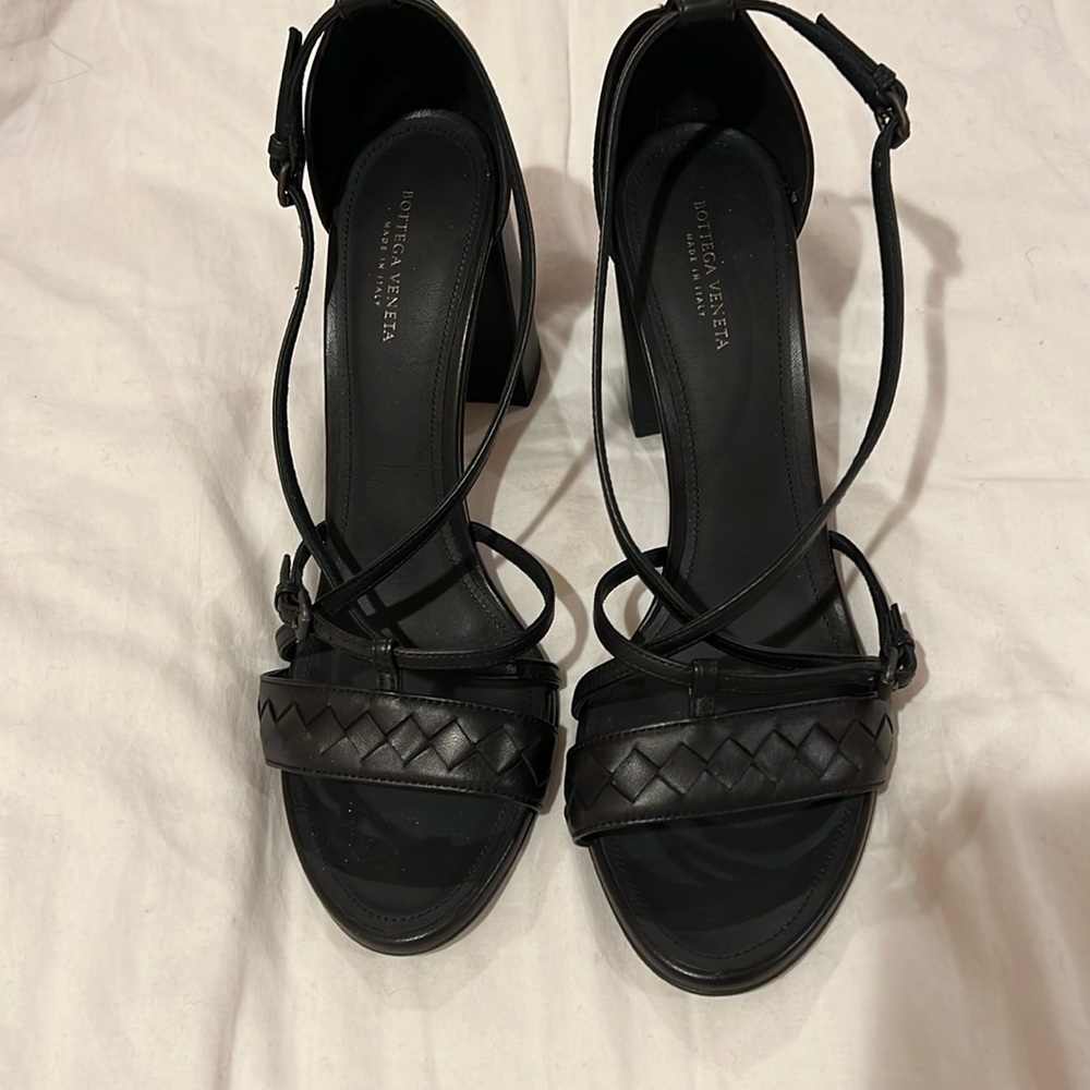 Bottega Veneta black sandals size 39